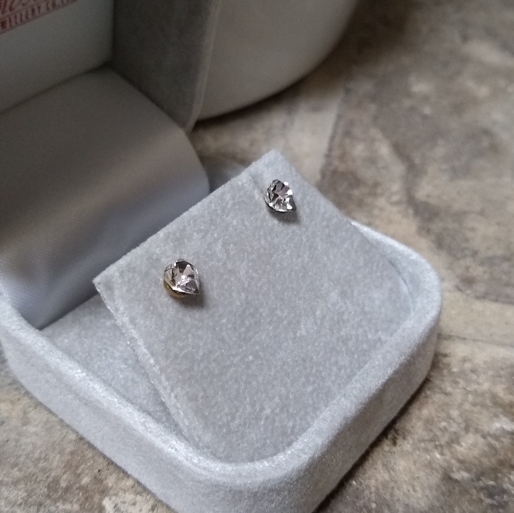 Heart Shape Stud Earrings Rhinestone Crystal - Picture 8 of 8